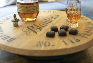ブラントン　Blanton`s 木製ディスプレイ台座 Blanton's Char Authentic Barrel Head Lazy Susan – Rotating Barrel